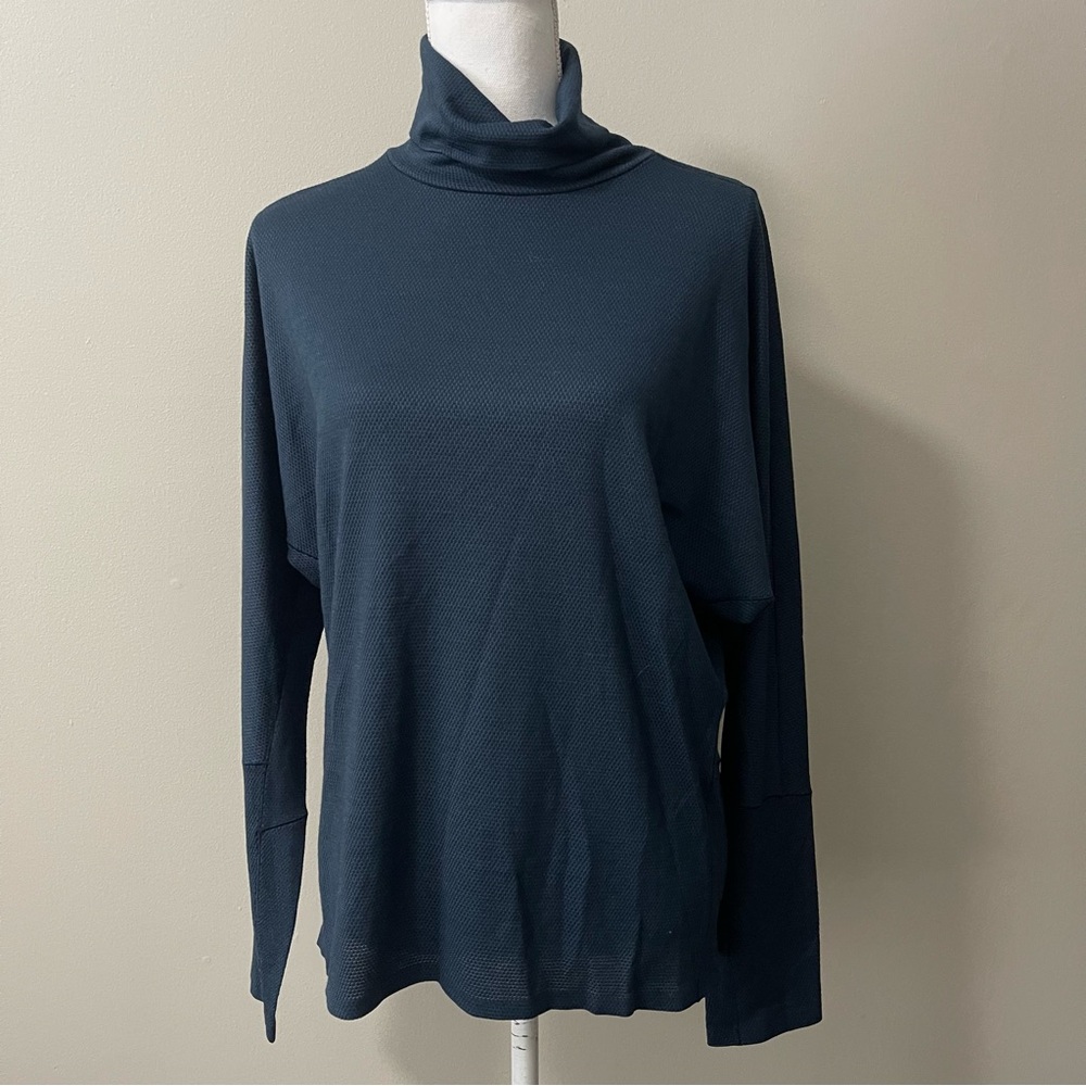 Lululemon Moraine Turtleneck *lululemon lab in black Iris Blue